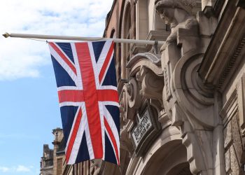 Labour MPs Push Starmer to Ban Crypto Cash in UK Elections