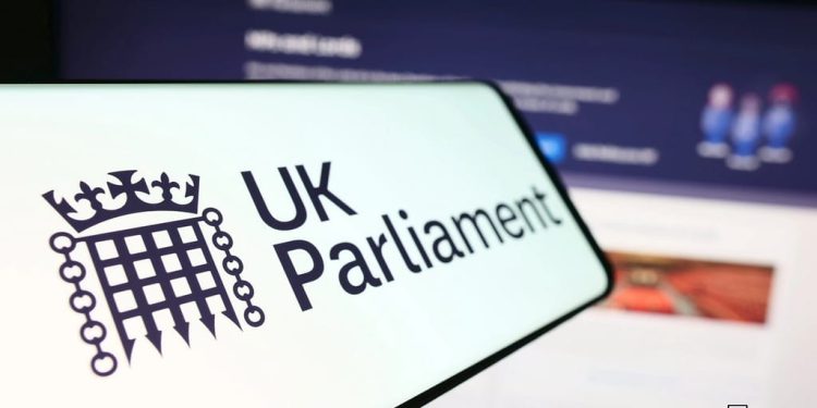 UK Lawmakers Warn AI Boom Outpaces Financial Regulators