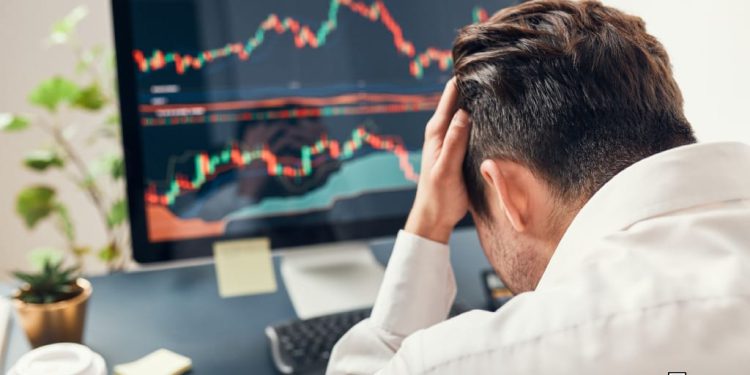 Bitcoin is stuck… and tension’s building