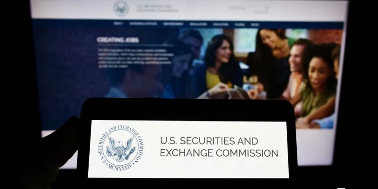 Lawmaker Says SEC Pullback Leaves Crypto Investors at Risk